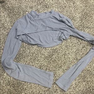 Alo yoga thrill seeker shrug in steel grey